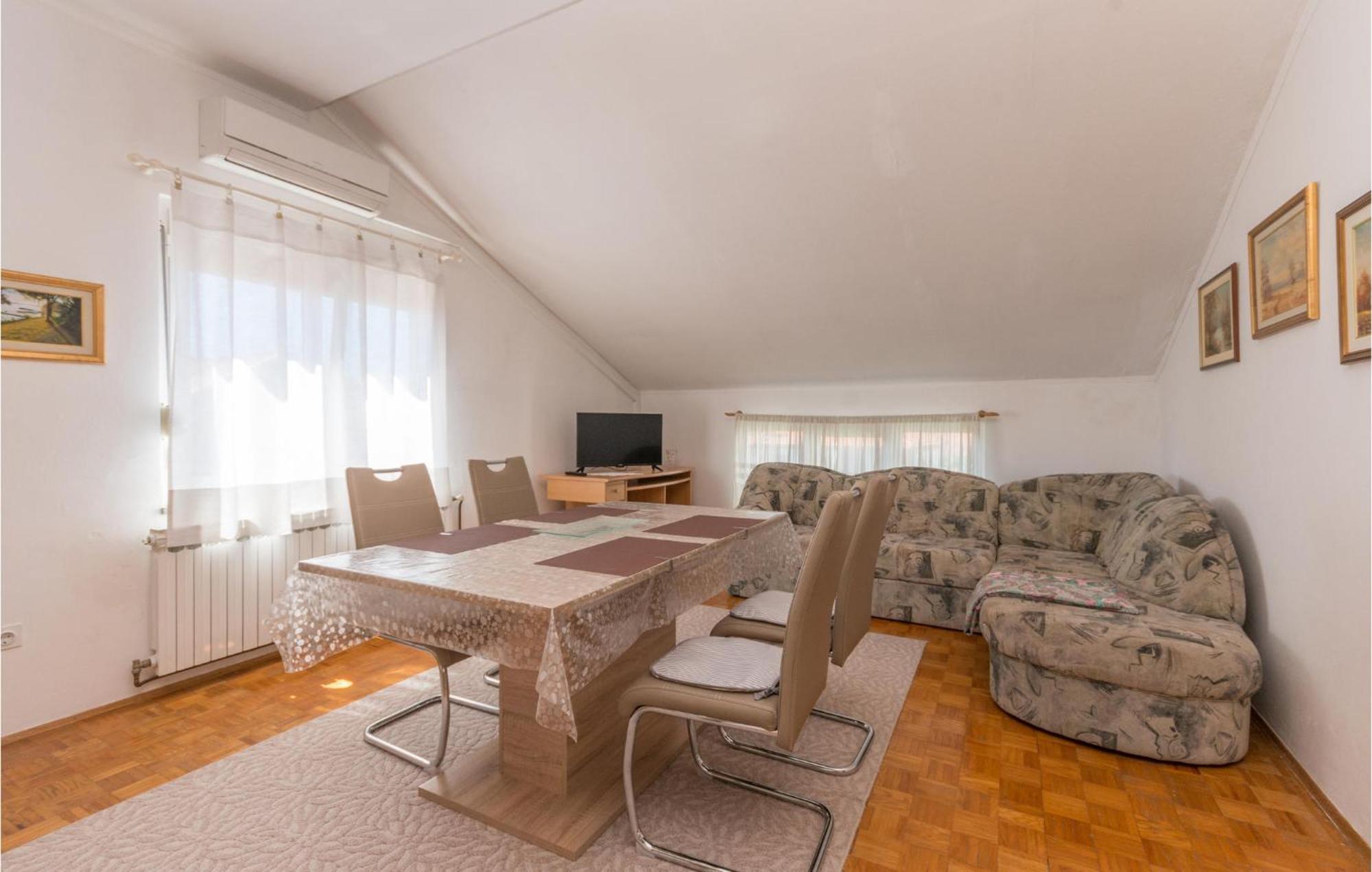 2 Bedroom Gorgeous Apartment In Zadar Extérieur photo