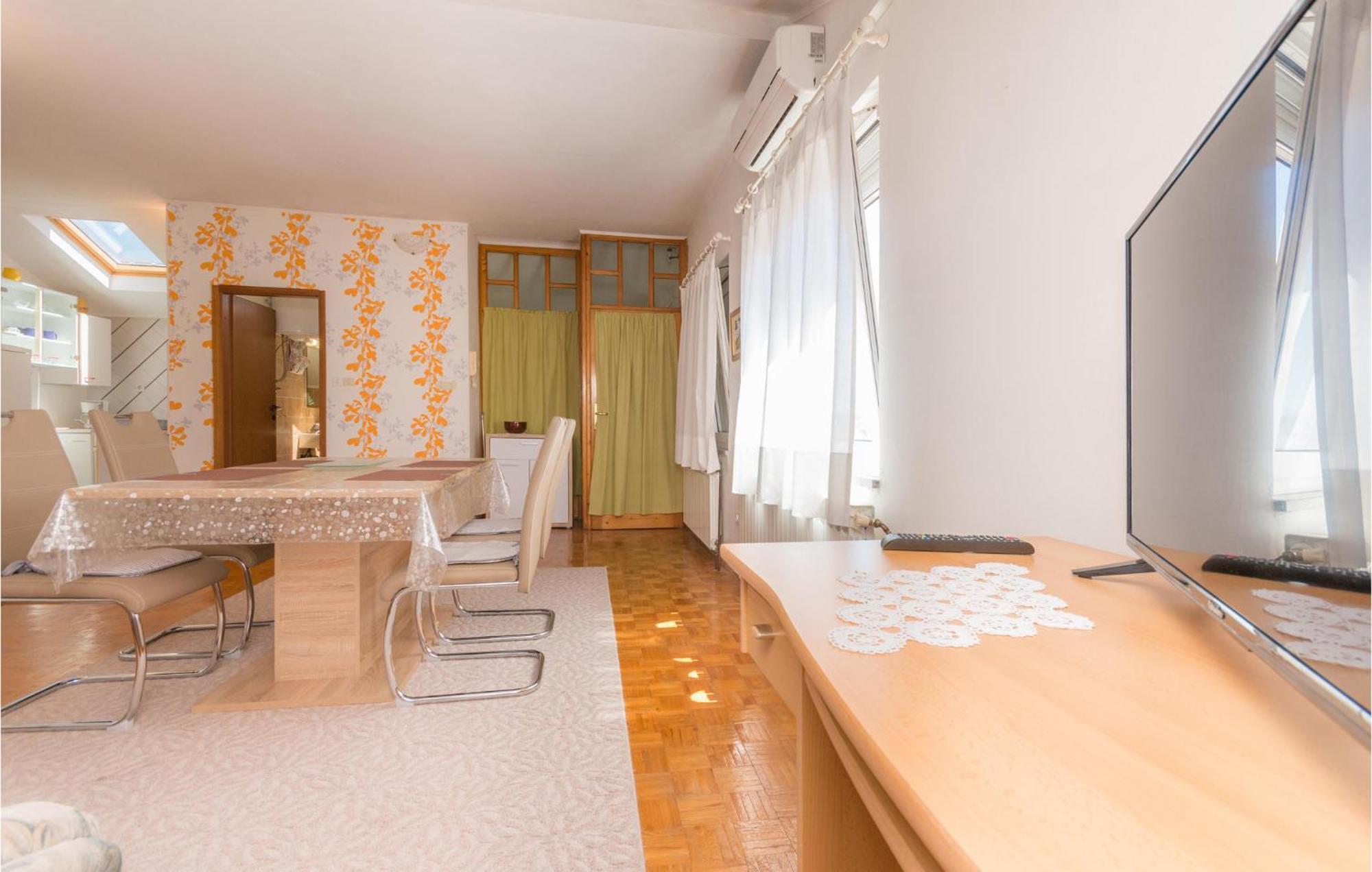 2 Bedroom Gorgeous Apartment In Zadar Extérieur photo